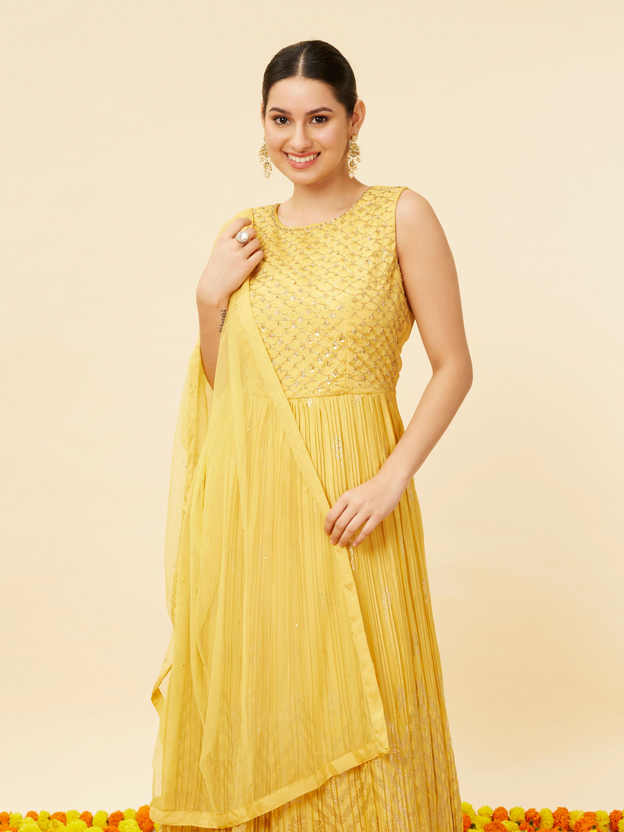 alt message - Mohey Women Sunshine Yellow Foiled Gold Print Anarkali Suit image number 1